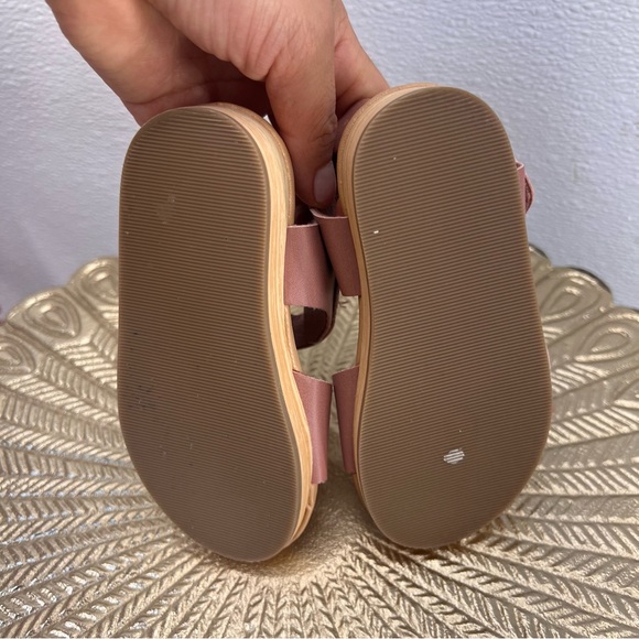 Faux-Leather Clog Sandals for
Toddler Girl SIZE 6 - Picture 10 of 17